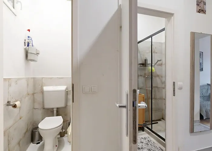 Practical In Old Viennese Building Apartamento *