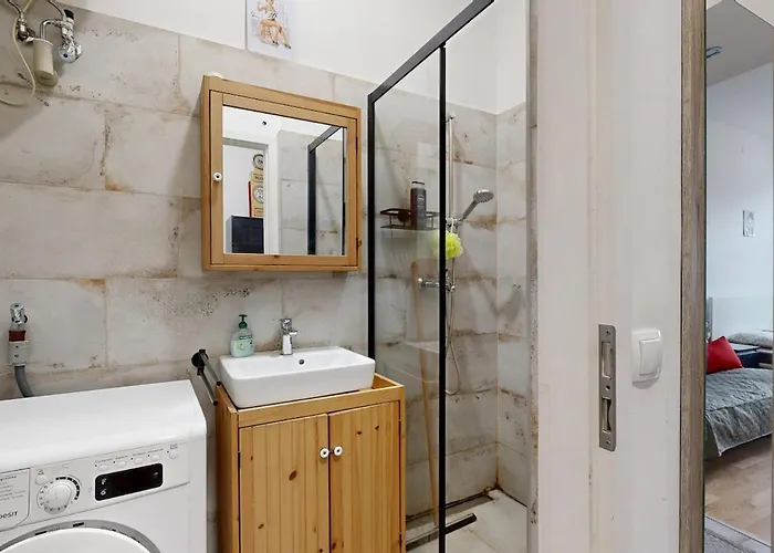 Practical In Old Viennese Building Apartamento
